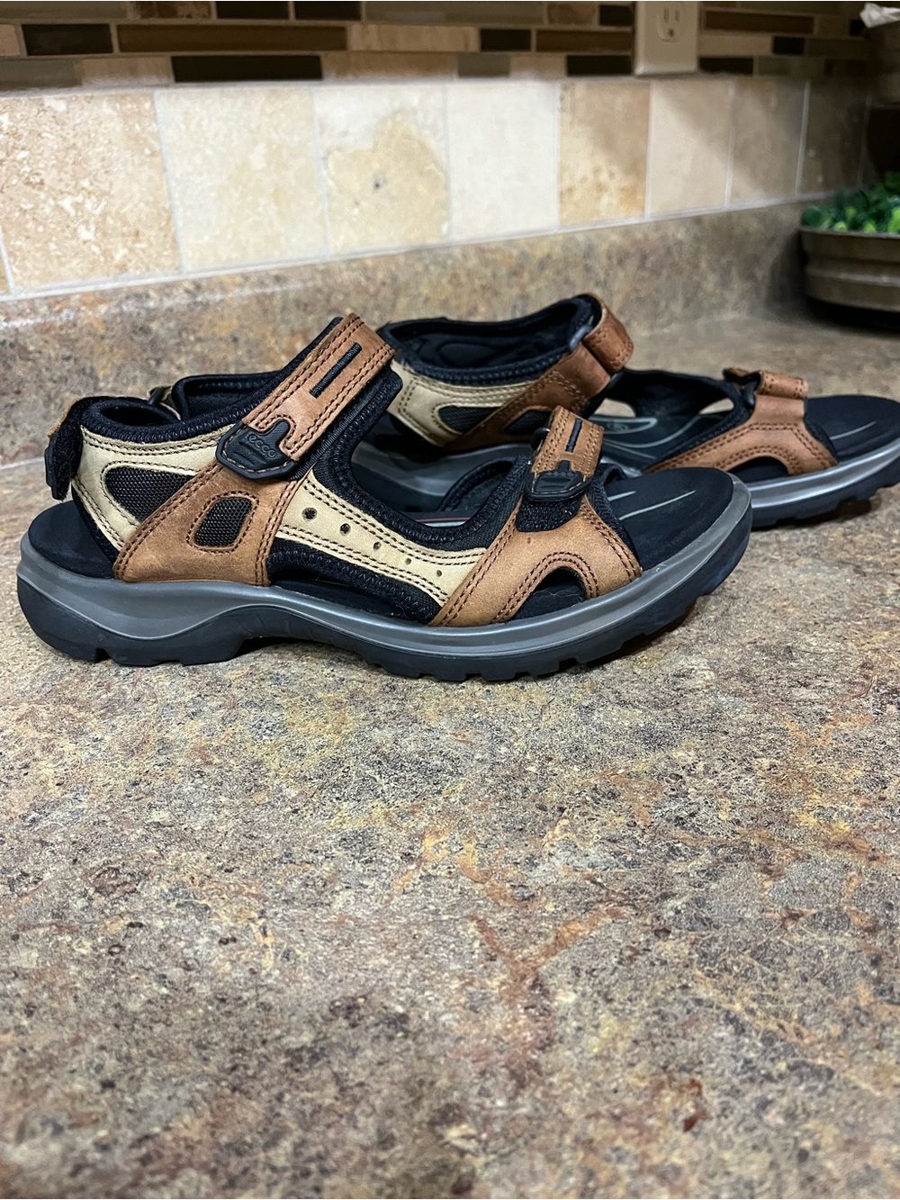 ECCO Yucatan Women’s 9 Brown Tan Leather Hiking Sport Sandals Outdoor Trails